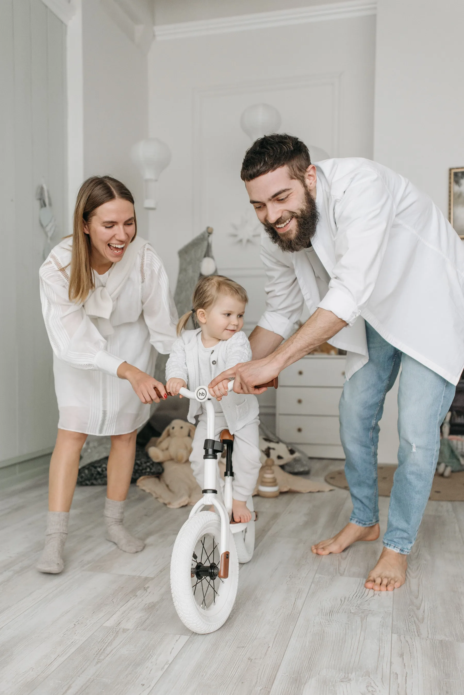 Familia disfrutando de su casa
