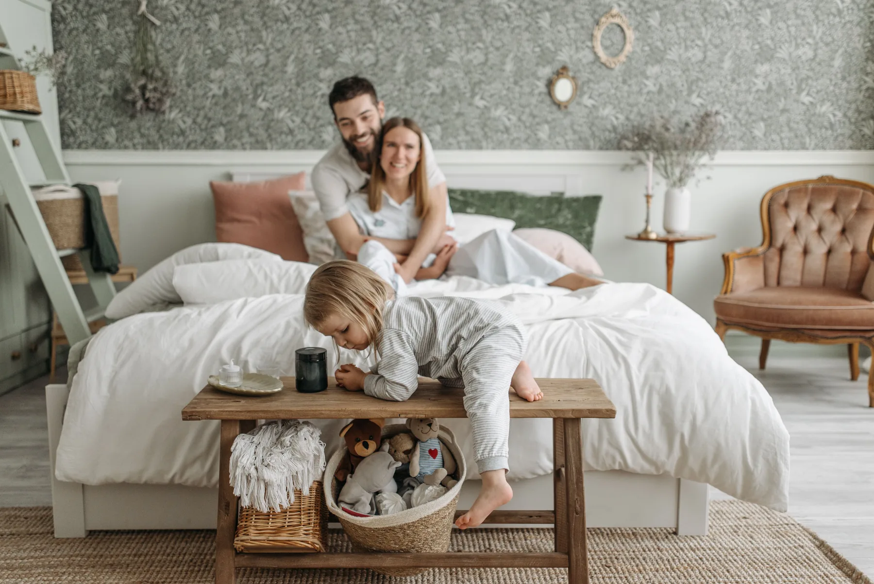 Familia en su casa